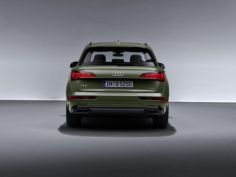 Audi Q5 40 TDI Quattro S-Line 2020 года  (WW) (фото 16 из 89)